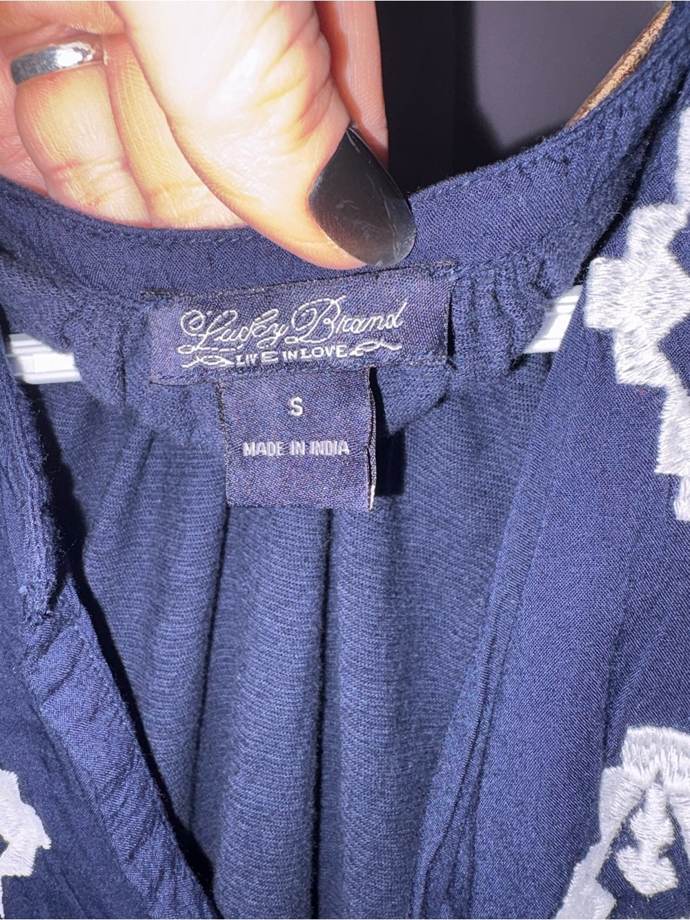 Lucky Brand Women’s Navy Embroidered Sleeveless Top - Picture 4 of 5